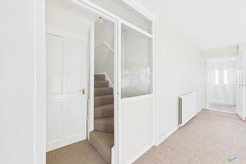 3 bedroom semi-detached house to rent, Sutton Avenue, Cheshire CH64
