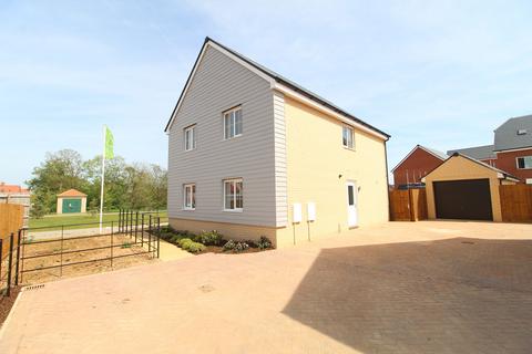 4 bedroom detached house to rent, Pettits Drive, Bury St Edmunds IP32