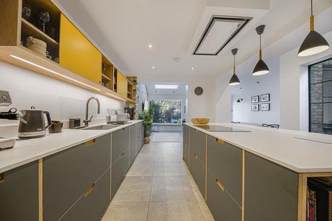 5 bedroom semi-detached house for sale, Ravensbourne Avenue, Bromley