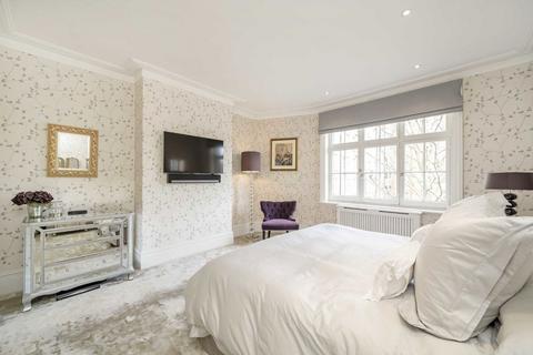 2 bedroom flat to rent, Charles Street, London W1J