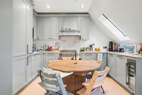 3 bedroom apartment to rent, Netherhall Gardens, Hampstead, London