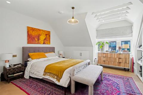 3 bedroom apartment to rent, Netherhall Gardens, Hampstead, London