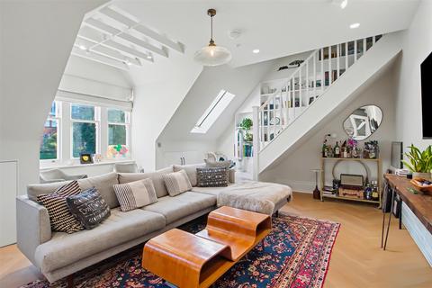 3 bedroom apartment to rent, Netherhall Gardens, Hampstead, London