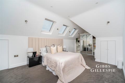 undefined, Gunnersbury Avenue, London, W5