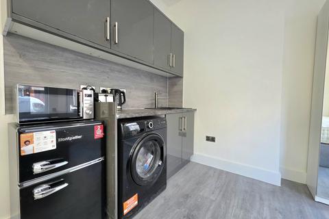 Studio to rent, Lime Hill Road, Tunbridge Wells, Kent, TN1