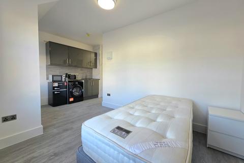 Studio to rent, Lime Hill Road, Tunbridge Wells, Kent, TN1