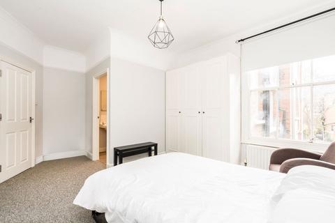2 bedroom flat for sale, Walm Lane, London, NW2 4RA