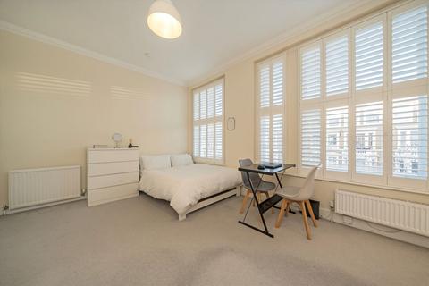 Studio to rent, Longridge Road, London SW5