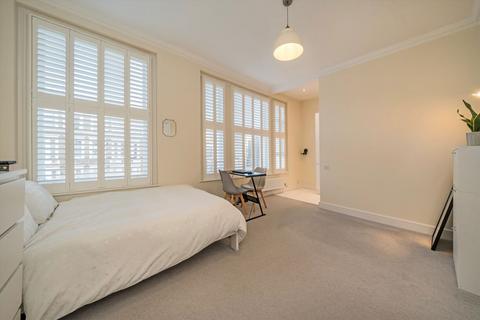 Studio to rent, Longridge Road, London SW5