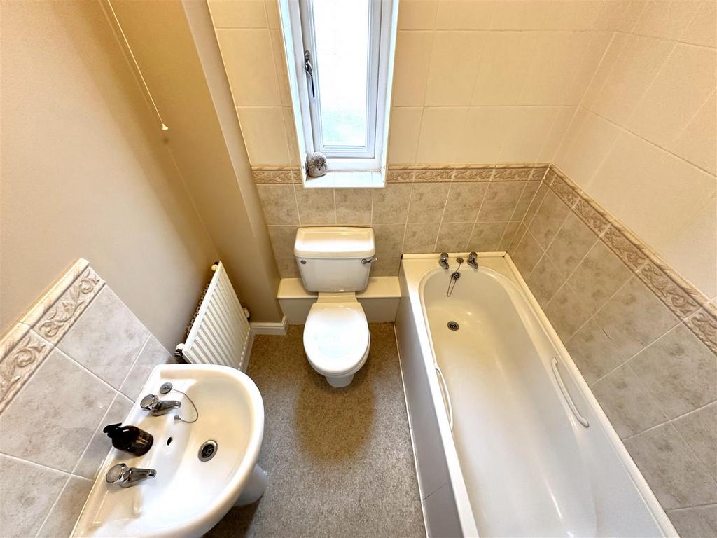 Family Bathroom 562