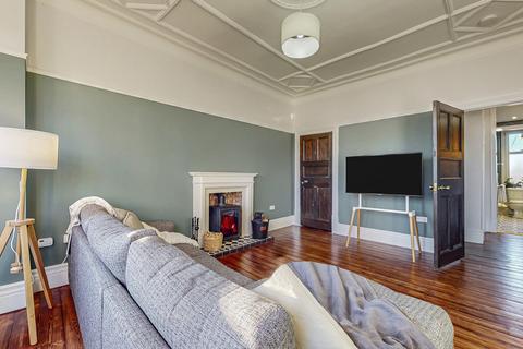 2 bedroom flat for sale, Broomhill Drive, Glasgow G11