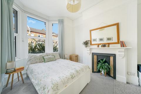2 bedroom apartment for sale, Fermoy Road, London