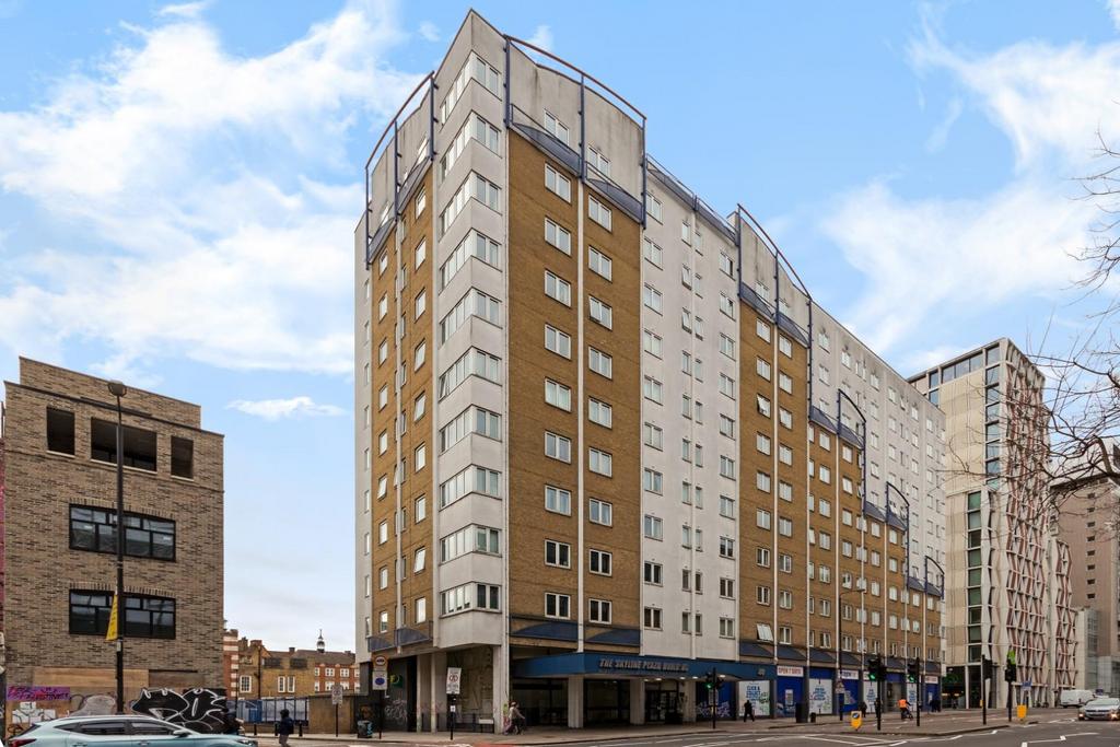 Skyline Plaza Apt 24 E1 PH8.jpg