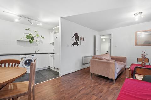 2 bedroom flat for sale, Kempton Court, London E1