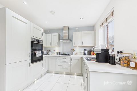 3 bedroom semi-detached house for sale, Redgrave Drive, Stafford