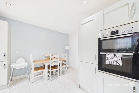 3 bedroom semi-detached house for sale, Redgrave Drive, Stafford