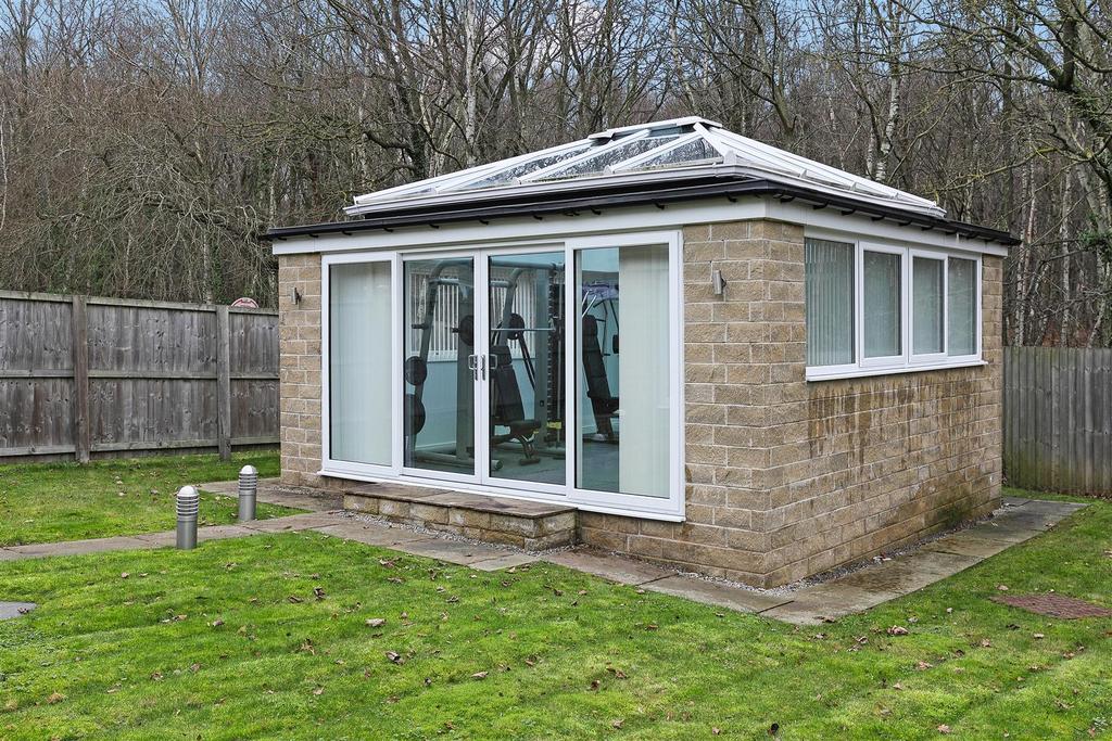 Gym / garden room