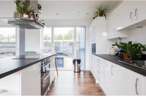 2 bedroom flat to rent, London Lane, London Fields, London, E8