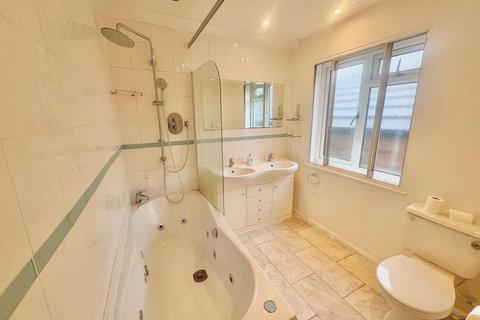 3 bedroom semi-detached house to rent, Portswood Road, Southampton