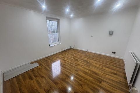3 bedroom semi-detached house to rent, Portswood Road, Southampton