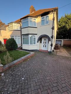 3 bedroom semi-detached house to rent, Oxley Links Road, Wolverhampton WV10