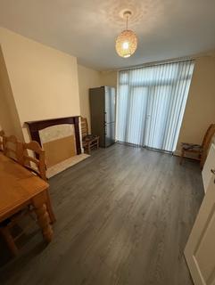 3 bedroom semi-detached house to rent, Oxley Links Road, Wolverhampton WV10