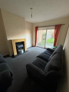 2 bedroom semi-detached house to rent, Lodge Road, Wolverhampton WV10