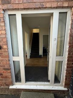 2 bedroom semi-detached house to rent, Lodge Road, Wolverhampton WV10