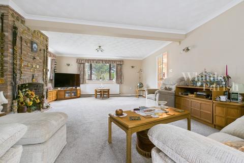 4 bedroom detached house to rent, Paddock Lodge, Cotton