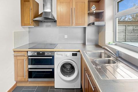 3 bedroom terraced house to rent, Lexington Close, Cambridge CB4