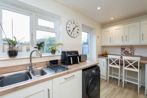 2 bedroom end of terrace house for sale, Chadhurst Close, North Holmwood