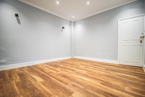 2 bedroom ground floor flat to rent, Shernhall Street, London E17