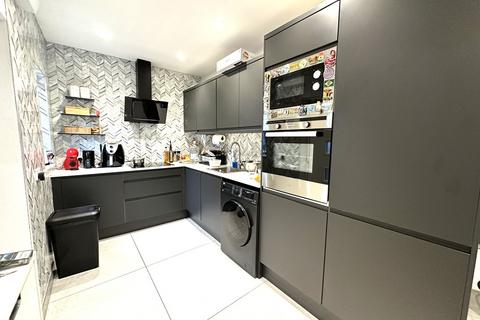 1 bedroom ground floor flat to rent, Birkbeck Road, Acton, London