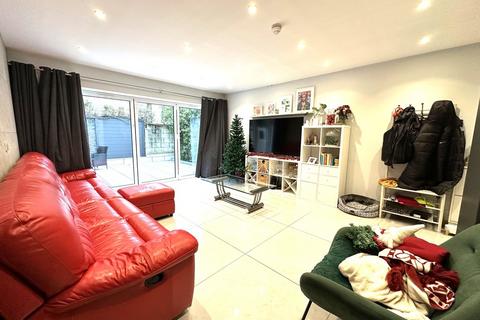 1 bedroom ground floor flat to rent, Birkbeck Road, Acton, London