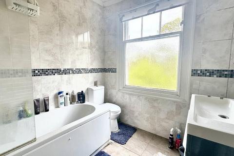 4 bedroom flat to rent, 62C St. Pauls Road Clifton, Bristol BS8