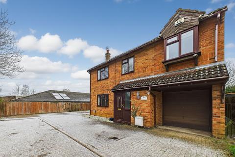 5 bedroom detached house to rent, Bristow Close, Bletchley, MK2
