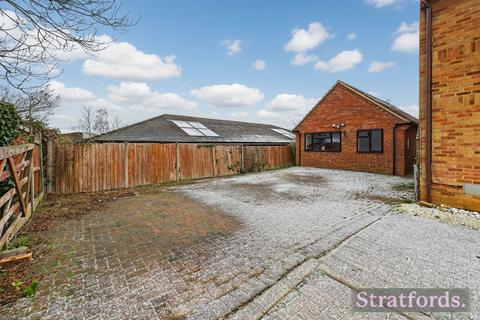 5 bedroom detached house to rent, Bristow Close, Bletchley, MK2