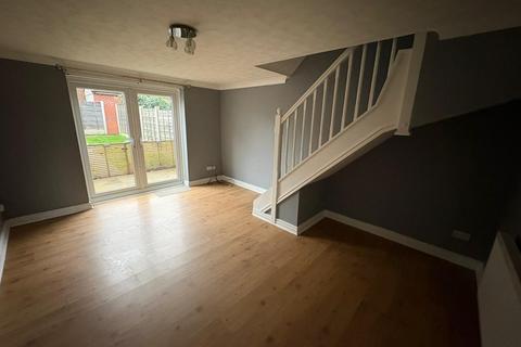 2 bedroom mews to rent, Fallowfield Way, Tyldesley M46