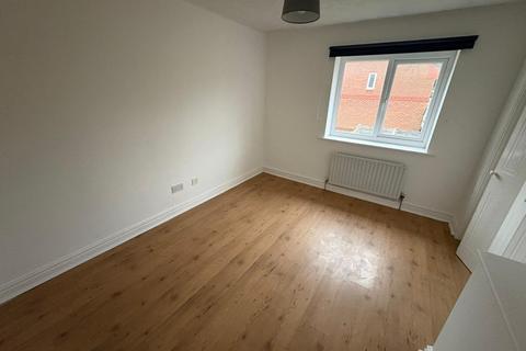 2 bedroom mews to rent, Fallowfield Way, Tyldesley M46