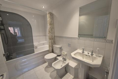 2 bedroom apartment to rent, Symphony Court, Birmingham B16