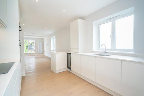 2 bedroom flat for sale, Packhorse Road, Gerrards Cross, Buckinghamshire