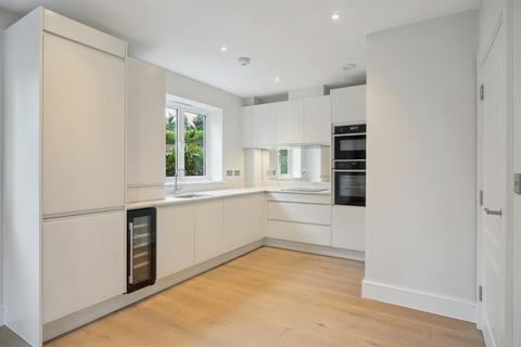 2 bedroom flat for sale, Packhorse Road, Gerrards Cross, Buckinghamshire