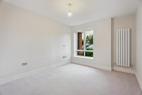 2 bedroom flat for sale, Packhorse Road, Gerrards Cross, Buckinghamshire
