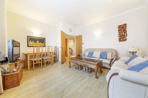2 bedroom flat to rent, North Block, London SE1
