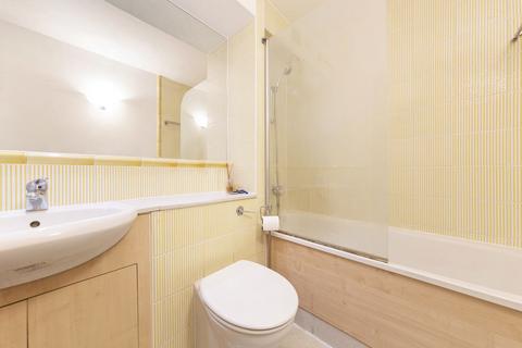 2 bedroom flat to rent, North Block, London SE1