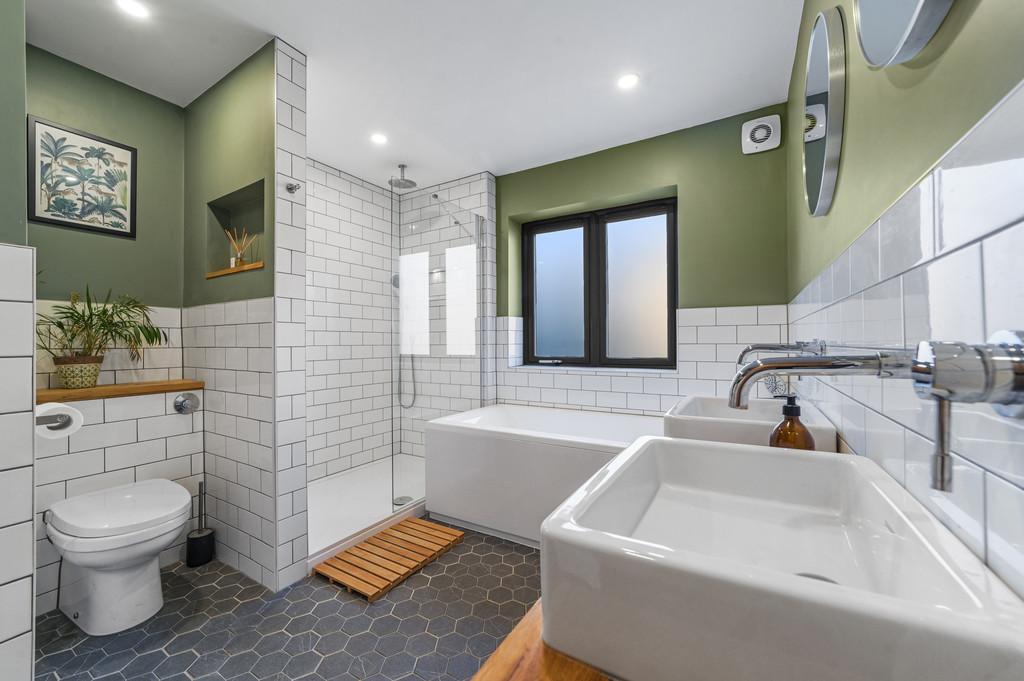 Mudflats-bathroom2