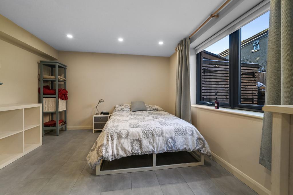 Mudflats ground bedroom