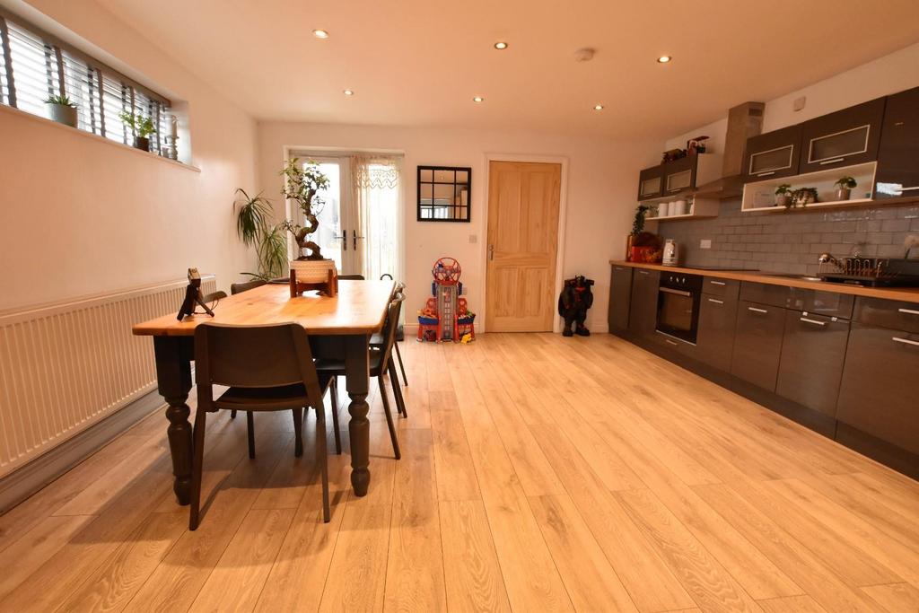 Kitchen / Diner