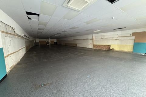 Property to rent, LARGE PRIME HIGH STREET SHOP TO LET