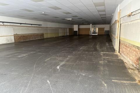 Property to rent, LARGE PRIME HIGH STREET SHOP TO LET
